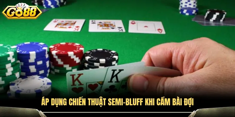 Chiến thuật chơi poker sử dụng semi-bluff khi sở hữu bài chờ